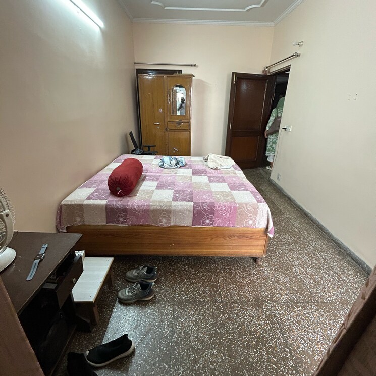 Kitchen, amrit nagar 1 Bedroom 800 Sq.Ft. Builder Floor In Amrit Nagar Delhi 8894012