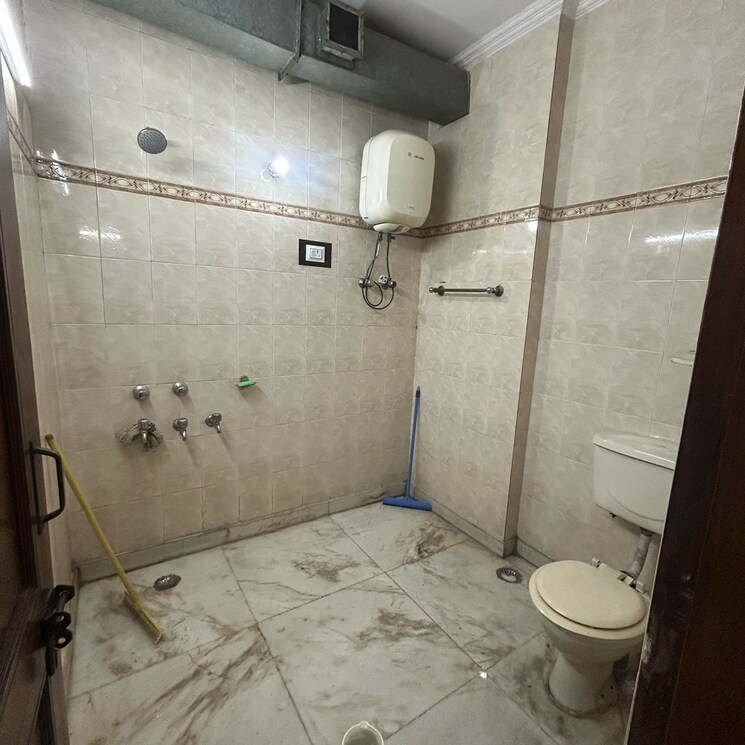 Bathroom, lajpat nagar i 2 Bedroom 900 Sq.Ft. Builder Floor In Lajpat Nagar I Delhi 8894019