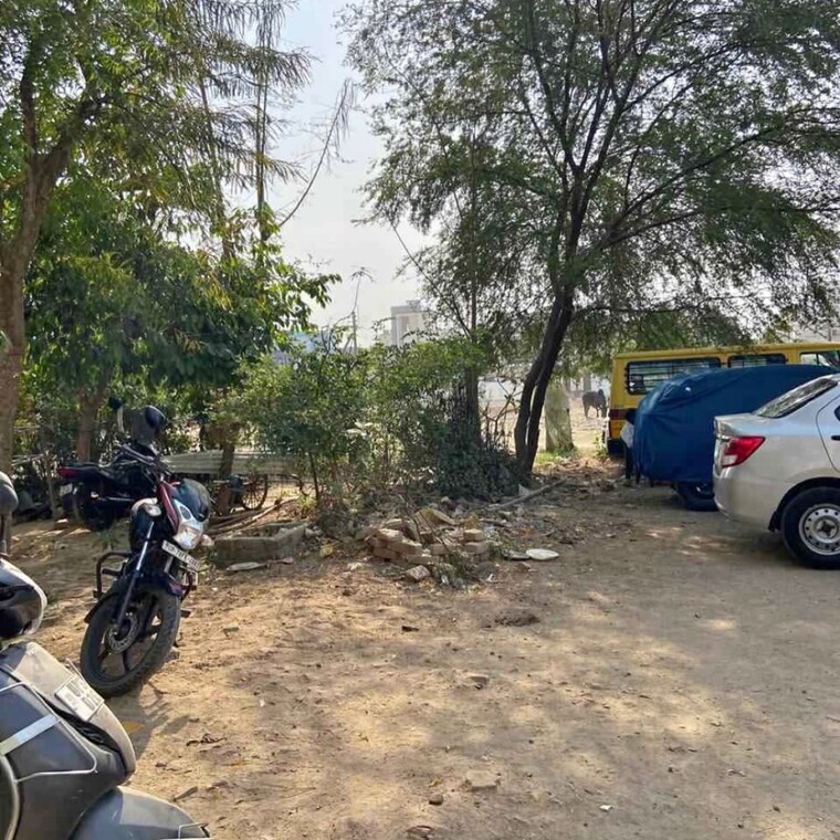  Parking, unitech-south-city 2 Bedroom 330 Sq.Ft. Independent House In South City Lucknow 8894029