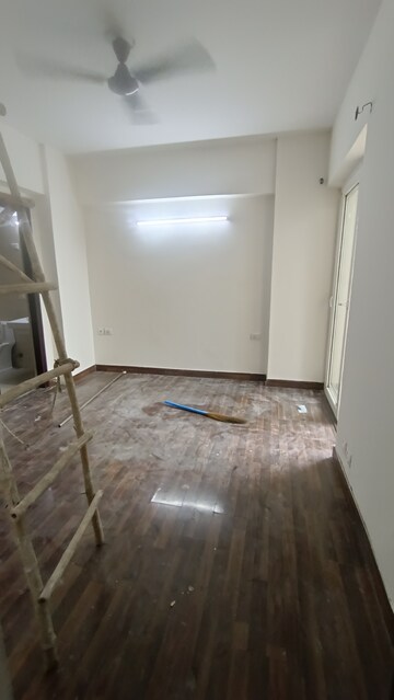 2 BHK Apartment For Rent in Sethi Max Royale, Sector 76