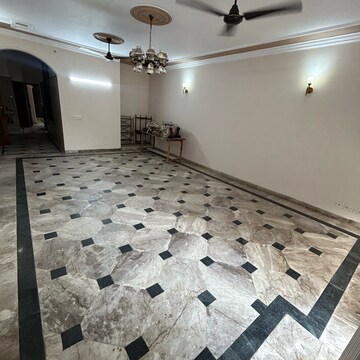 3 BHK Builder Floor For Rent in South Extension I