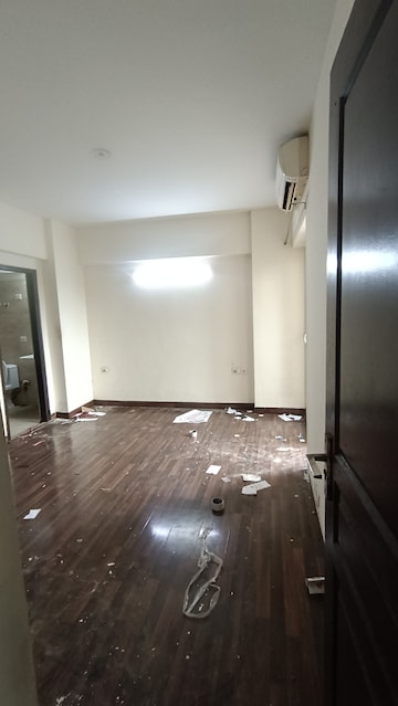 Bathroom in 2.5 BHK Apartment at Sethi Max Royale, Sector 76 – for Rent