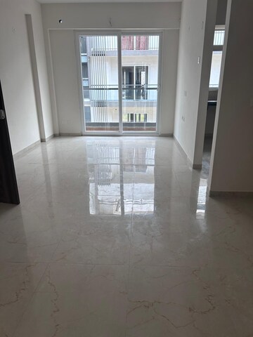 Room in 3.5 BHK Apartment at DLF Express Greens, Manesar Sector 1a – for Rent