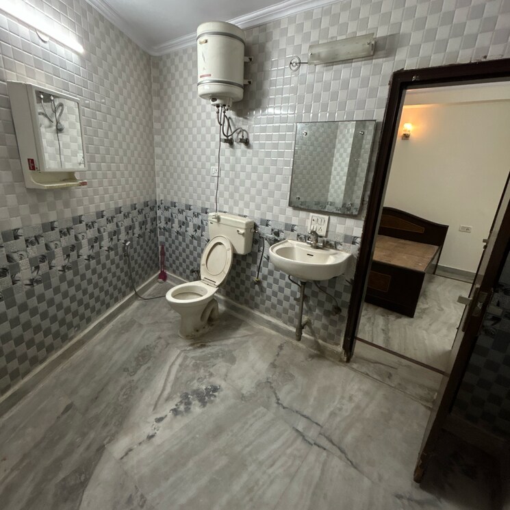 Bathroom, masjid moth 2 Bedroom 900 Sq.Ft. Builder Floor In Masjid Moth Delhi 8894043