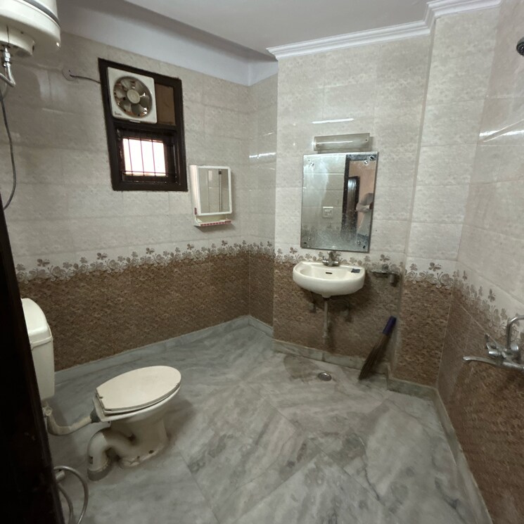 Bathroom, masjid moth 2 Bedroom 900 Sq.Ft. Builder Floor In Masjid Moth Delhi 8894043