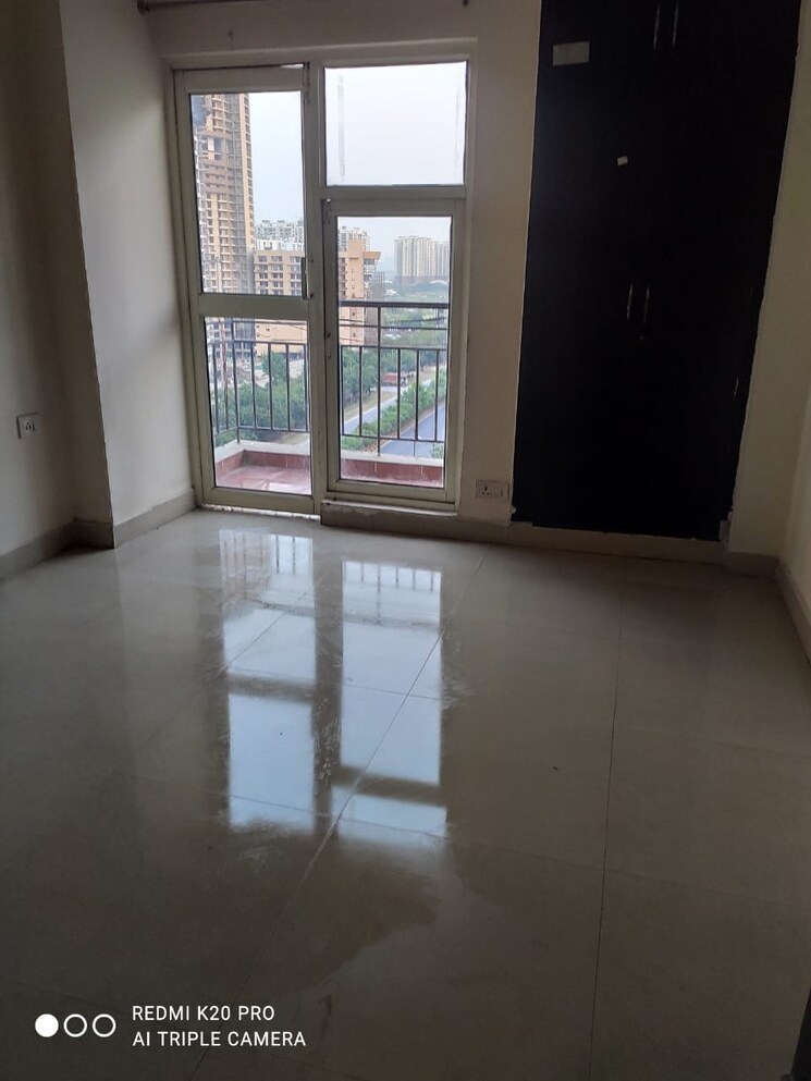 Room, aims-golf-city 2 Bedroom 950 Sq.Ft. Apartment In Sector 75 Noida 8894051