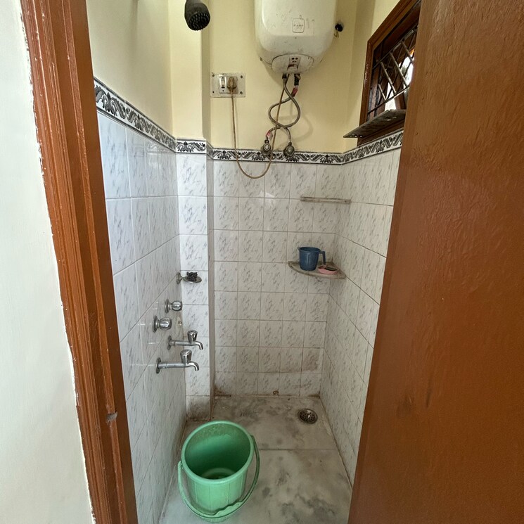 Attached Bathroom, kotla mubarakpur 1 Bedroom 450 Sq.Ft. Builder Floor In Kotla Mubarakpur Delhi 8894063