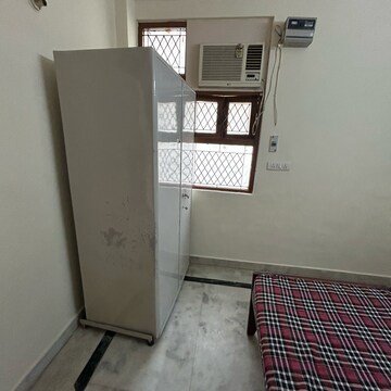 Room in 1 BHK Builder Floor at Kotla Mubarakpur – for Rent