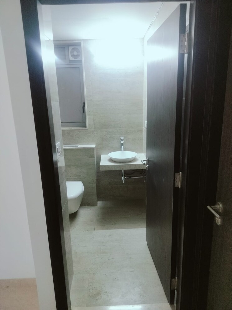 Bathroom, oberoi-sky-city 3 Bedroom 1073 Sq.Ft. Apartment In Borivali East Mumbai 8894077