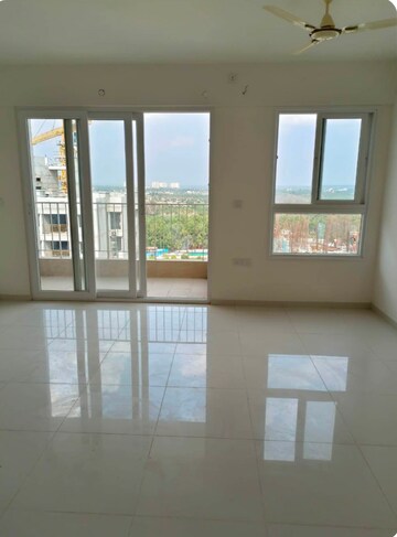 Room in 2 BHK Apartment at Godrej Aqua, International Airport Road – for Rent