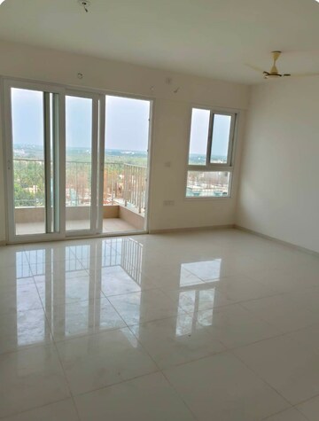 Room in 2 BHK Apartment at Godrej Aqua, International Airport Road – for Rent