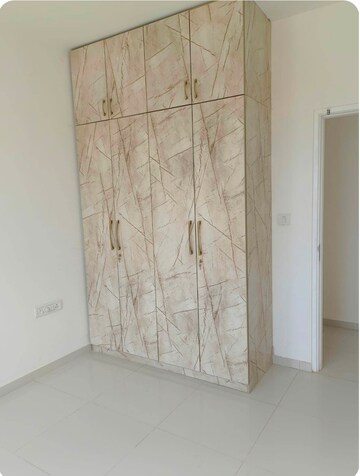 Room in 2 BHK Apartment at Godrej Aqua, International Airport Road – for Rent