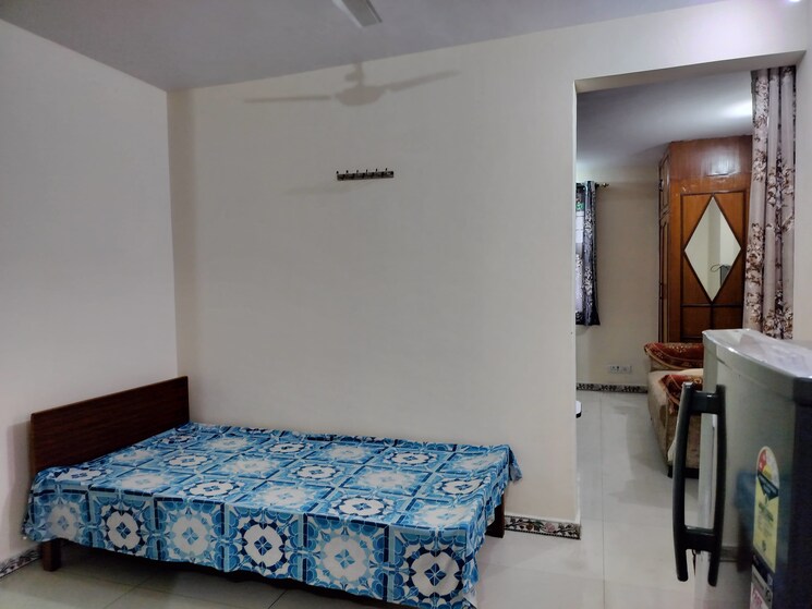 Bedroom, sarita vihar 1 Bedroom 450 Sq.Ft. Apartment In Sarita Vihar Delhi 8894103