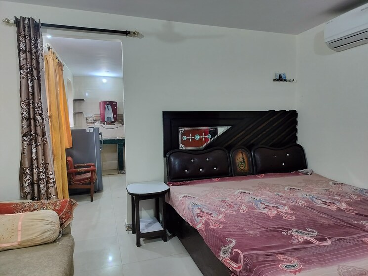 Bedroom, sarita vihar 1 Bedroom 450 Sq.Ft. Apartment In Sarita Vihar Delhi 8894103