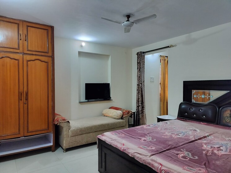 Bedroom, sarita vihar 1 Bedroom 450 Sq.Ft. Apartment In Sarita Vihar Delhi 8894103