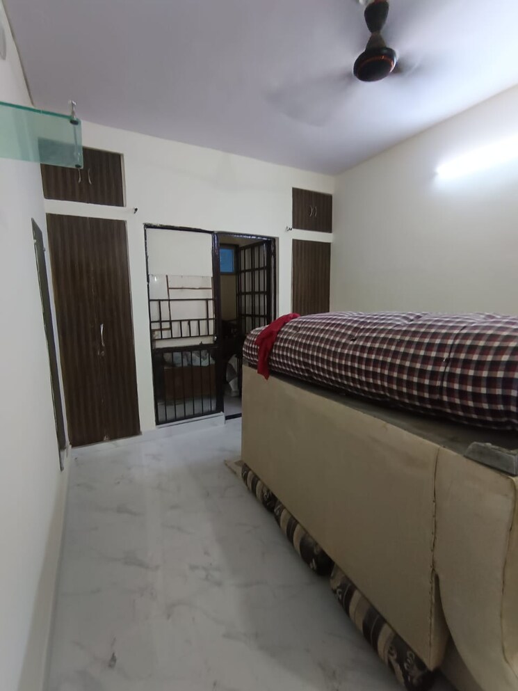 Master Bedroom, krushi-niketan-apartments 2.5 Bedroom 1100 Sq.Ft. Apartment In Paschim Vihar Delhi 8894121