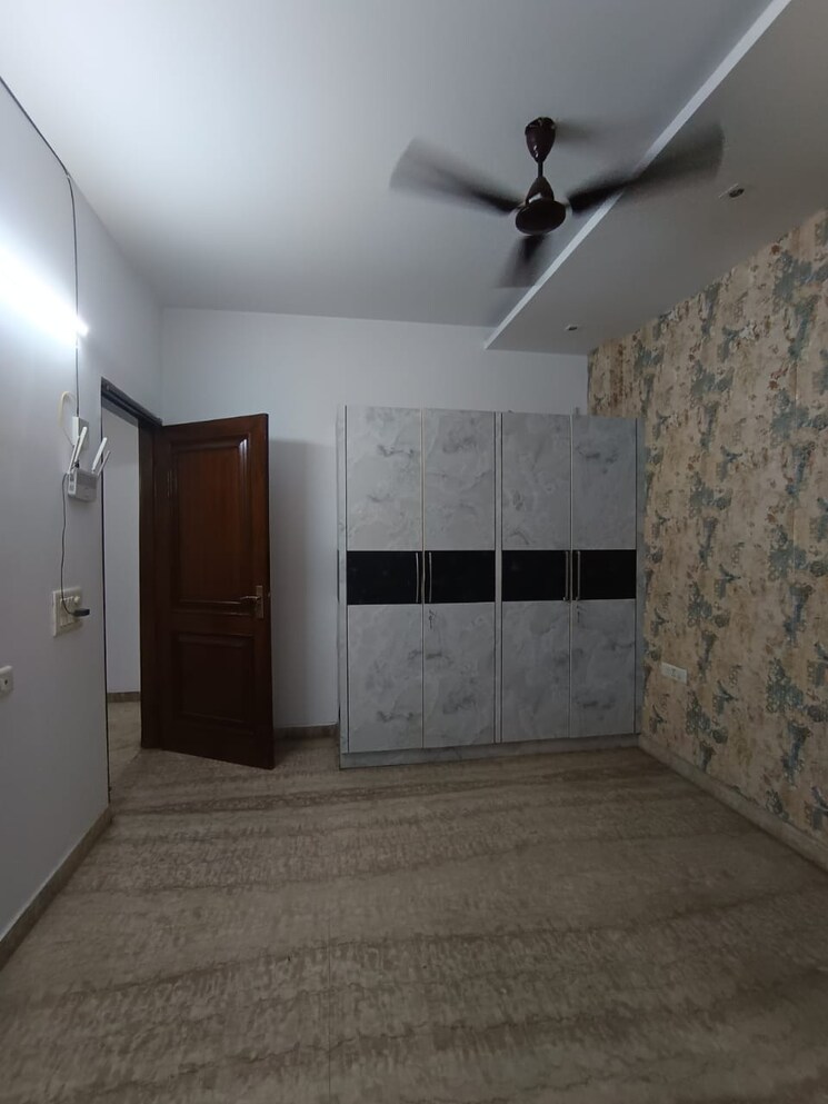 Room, navbharat-apartments 3 Bedroom 1350 Sq.Ft. Apartment In Paschim Vihar Delhi 8894123