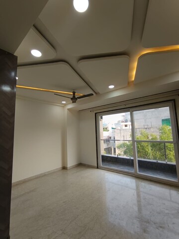 Room in 3 BHK Apartment at Sahridaya Apartments, Paschim Vihar – for Rent