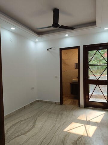 Room in 2 BHK Apartment at Triveni Apartments CGHS, Paschim Vihar – for Rent