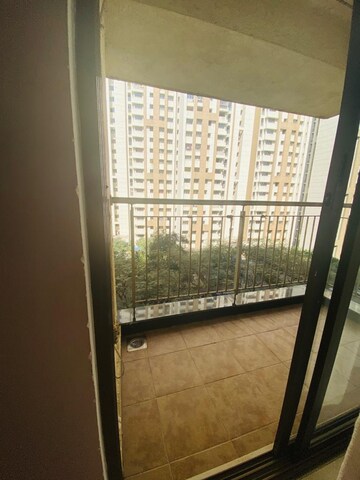 Room in 2 BHK Apartment at Lodha Splendora, Ghodbunder Road – for Rent