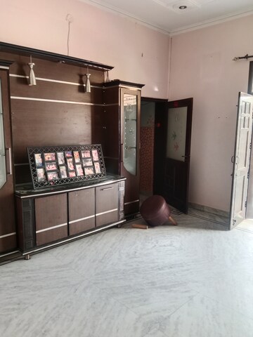 Living Room in 2 BHK Builder Floor at Huda Sector 11 – for Rent
