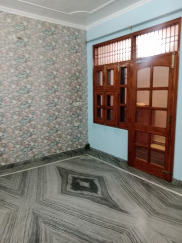 Room in 2 BHK Builder Floor at Sector 24 – for Rent