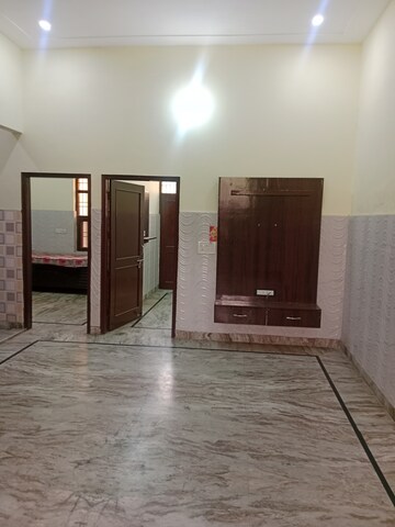 Room in 2 BHK Builder Floor at Sector 25 – for Rent