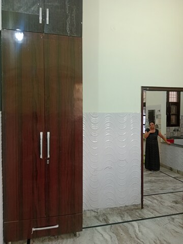 Room in 2 BHK Builder Floor at Sector 25 – for Rent