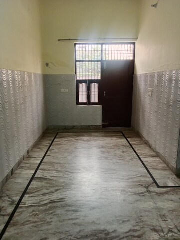 Room in 2 BHK Builder Floor at Sector 25 – for Rent