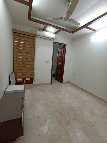 Room in 2 BHK Apartment at Prachin Apartment, Paschim Vihar – for Rent
