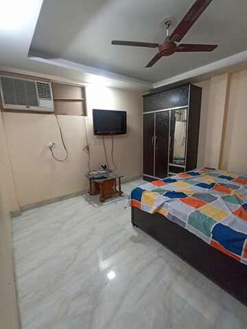 Bedroom in 1.5 BHK Apartment at Madhur Apartment, Paschim Vihar – for Rent