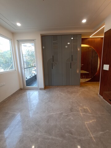 Room in 3 BHK Apartment at Jahaz Apartments, Paschim Vihar – for Rent