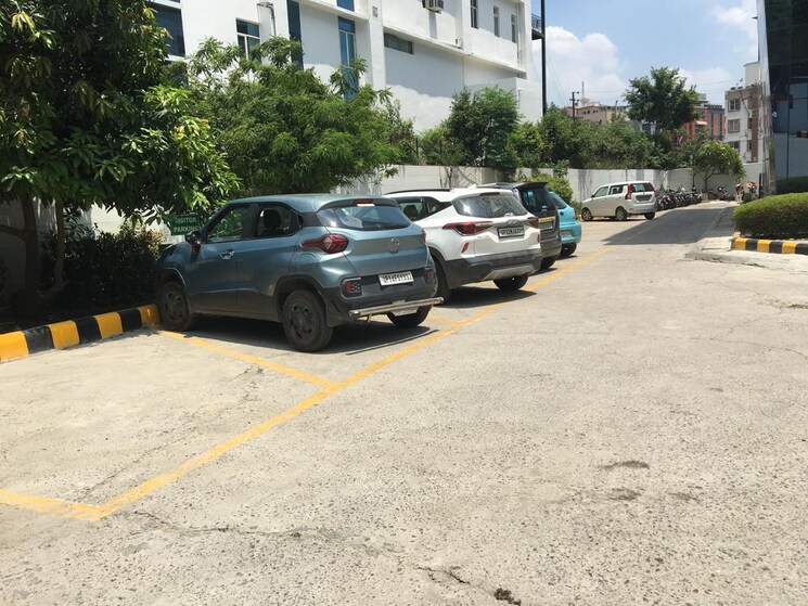  Parking, sector 62 Commercial Office Space 8500 Sq.Ft. In Sector 62 Noida 8894216