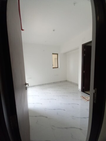 Room in 2 BHK Apartment at Raymond Ten X Habitat, Pokhran Road No Two – for Rent