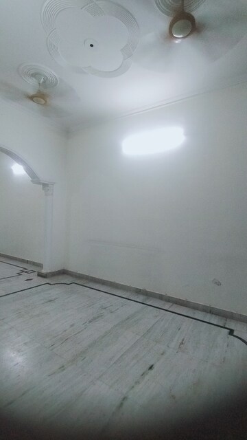 Room in 2 BHK Independent House at Gomti Nagar – for Rent