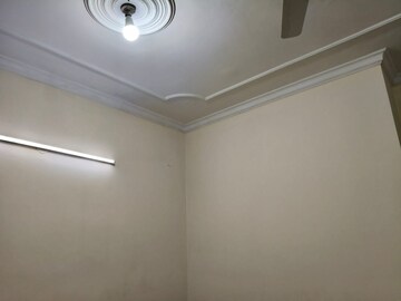 Room in 2 BHK Builder Floor at RWA Residential Society Sector 46, Sector 46 – for Rent