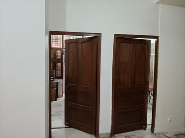 Room in 2 BHK Builder Floor at RWA Residential Society Sector 46, Sector 46 – for Rent