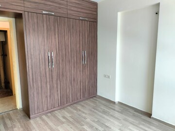 Room in 3 BHK Apartment at Hiranandani Casa Blanca, Ghodbunder Road – for Rent
