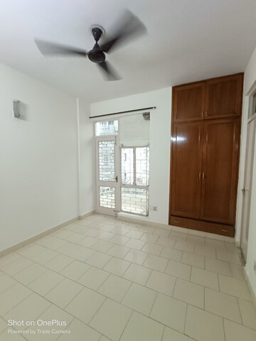 Room in 3 BHK Apartment at Maple Heights, Sector 43 – for Rent