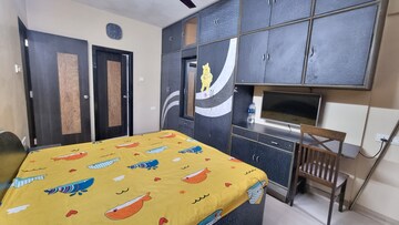 Bedroom in 2 BHK Apartment at Shree Vallabh Tower, Malad West – for Rent
