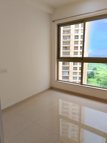Room in 2 BHK Apartment at Hiranandani Fortune City, New Panvel – for Rent