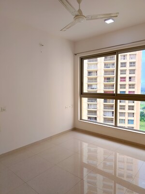 Room in 2 BHK Apartment at Hiranandani Fortune City, New Panvel – for Rent