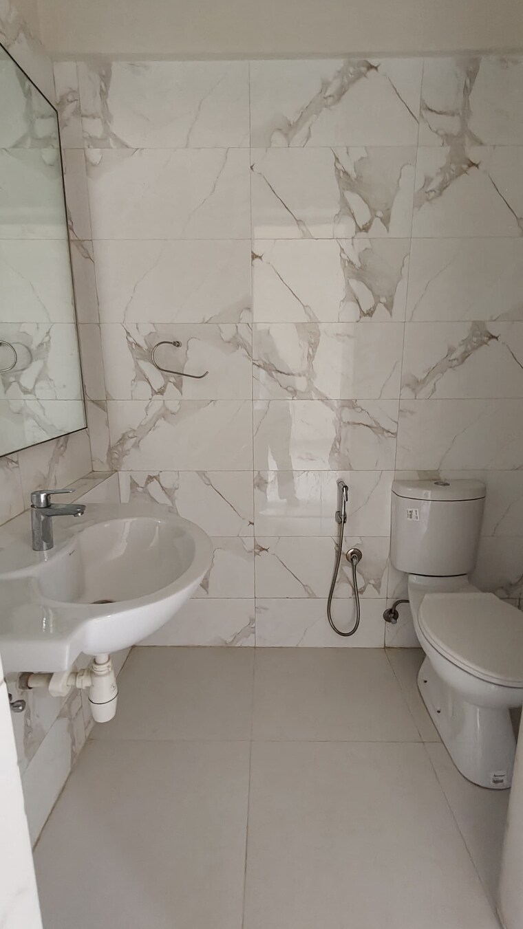 Bathroom, hiranandani-fortune-city 2 Bedroom 781 Sq.Ft. Apartment In New Panvel Navi Mumbai 8894443