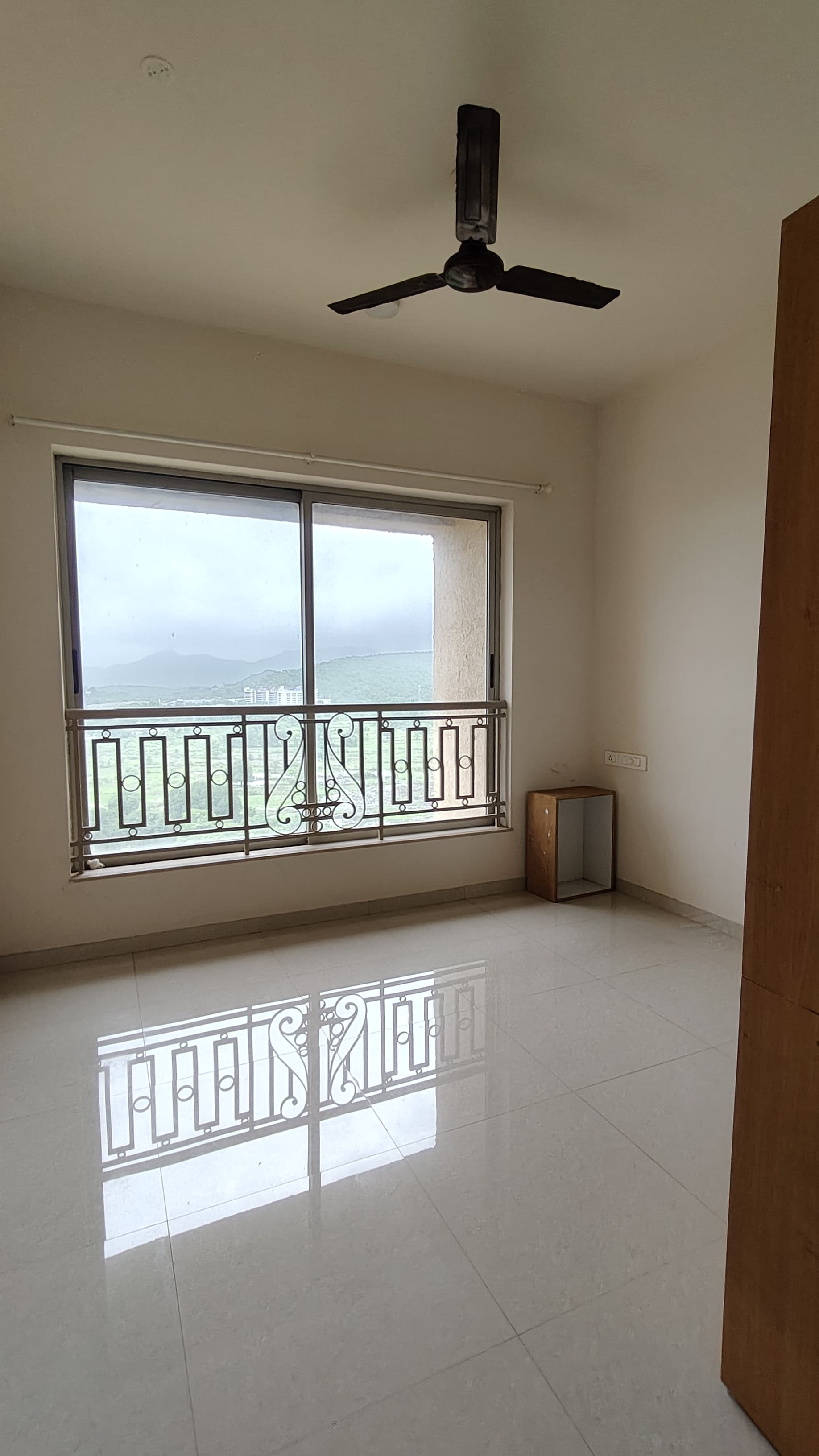 2 BHK Apartment For Rent in Hiranandani Fortune City