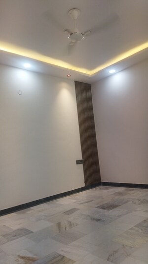 Room in 3 BHK Builder Floor at Govindpuri – for Sale