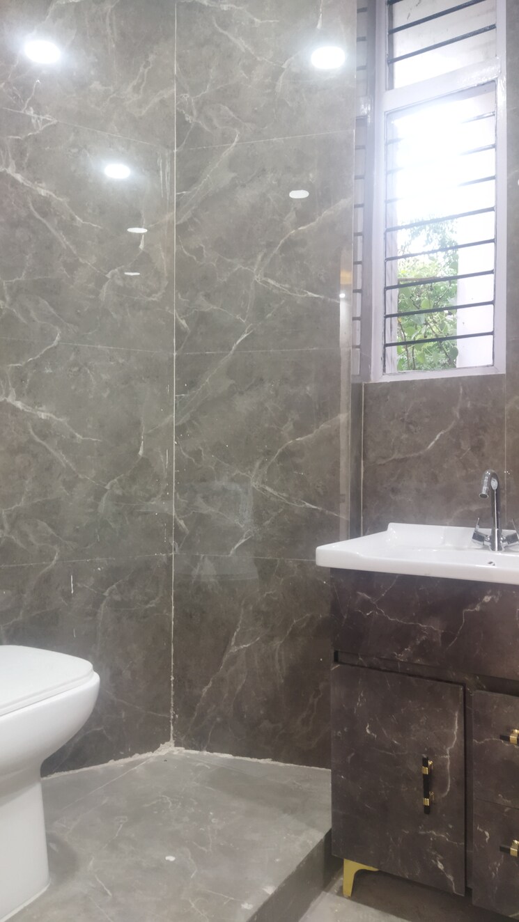 Bathroom, govindpuri 3 Bedroom 1300 Sq.Ft. Builder Floor In Govindpuri Delhi 8894482