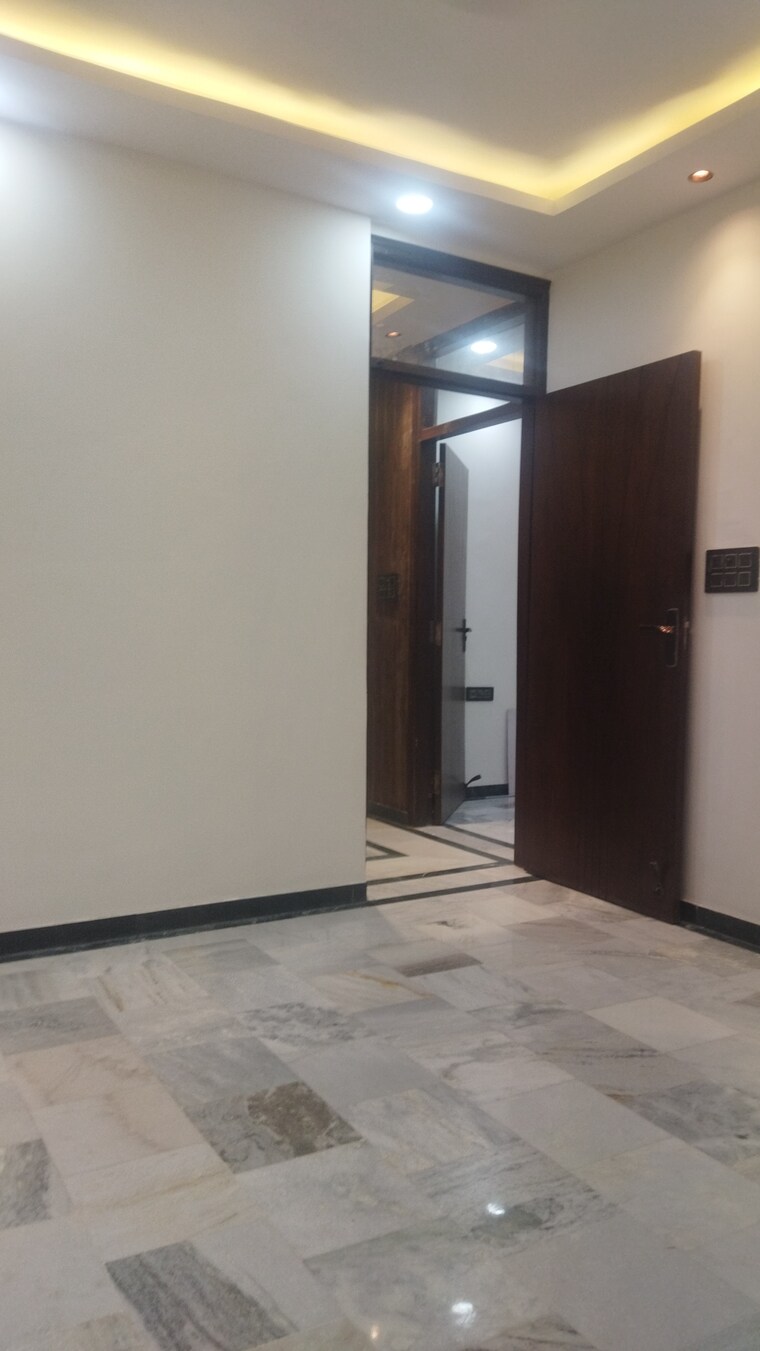 Room, govindpuri 3 Bedroom 1300 Sq.Ft. Builder Floor In Govindpuri Delhi 8894482