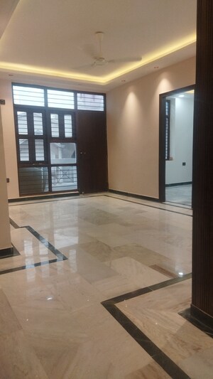 Room in 3 BHK Builder Floor at Govindpuri – for Sale