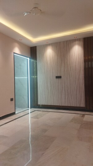 Room in 3 BHK Builder Floor at Govindpuri – for Sale