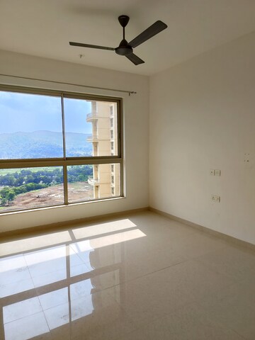 Room in 1.5 BHK Apartment at Hiranandani Fortune City, New Panvel – for Rent